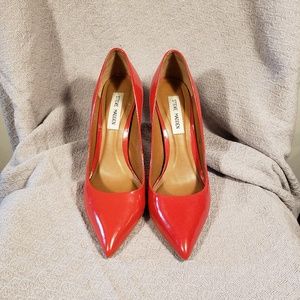 Steve Madden Red patent leather pumps size 8